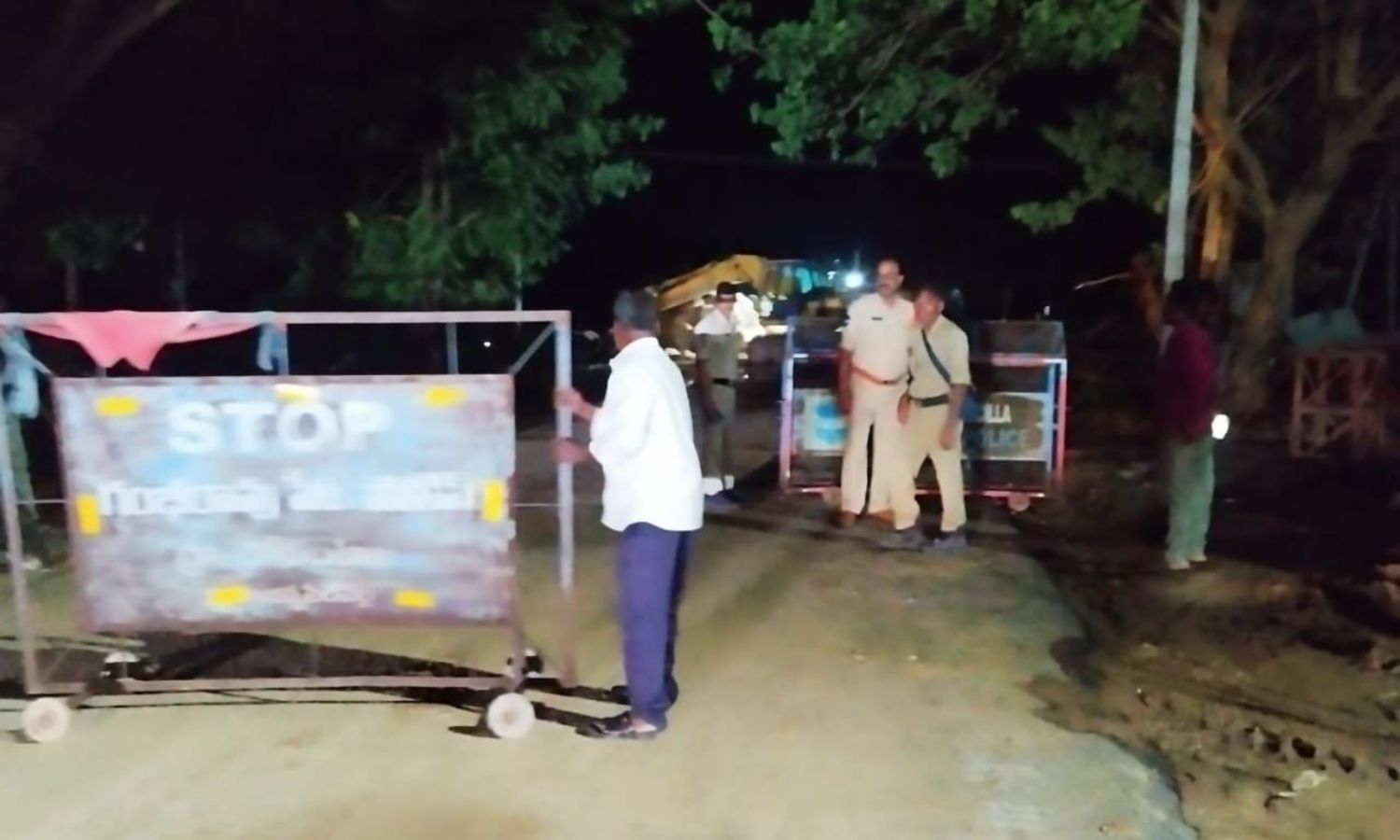 గంభీరావుపేట-సిద్దిపేట మార్గంలో రాకపోకలు బంద్