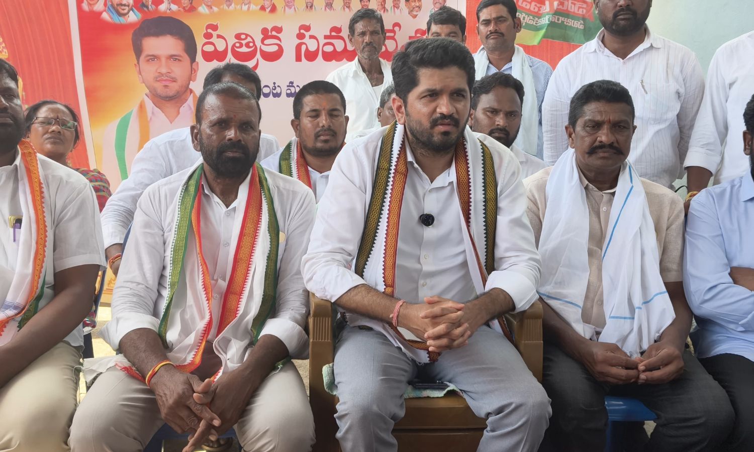 హుజురాబాద్ ఎమ్మెల్యేపై కాంగ్రెస్ ఇంచార్జి ఆగ్రహం