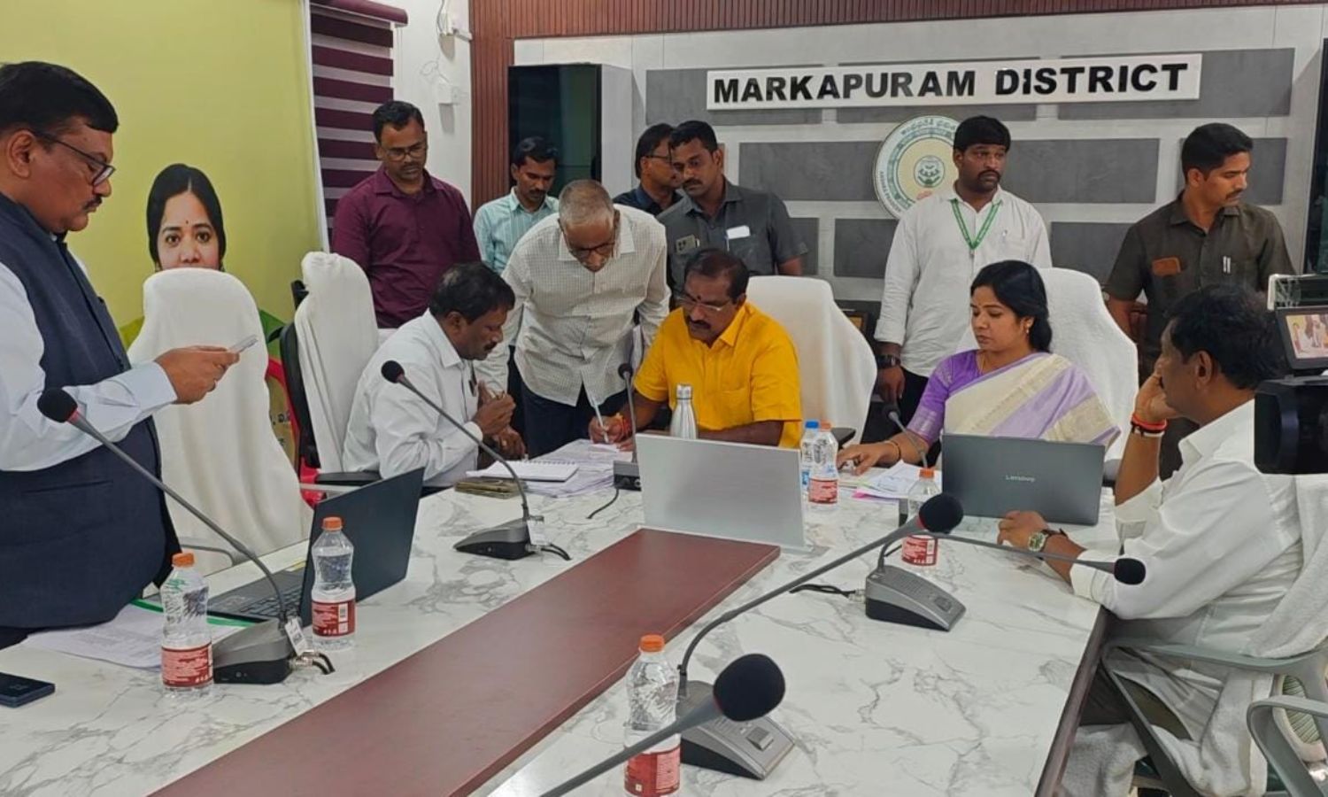 వెలిగొండప్రాజెక్ట్ పనులపై మంత్రుల సమీక్ష వెలిగొండప్రాజెక్ట్ పనులపై మంత్రుల సమీక్ష