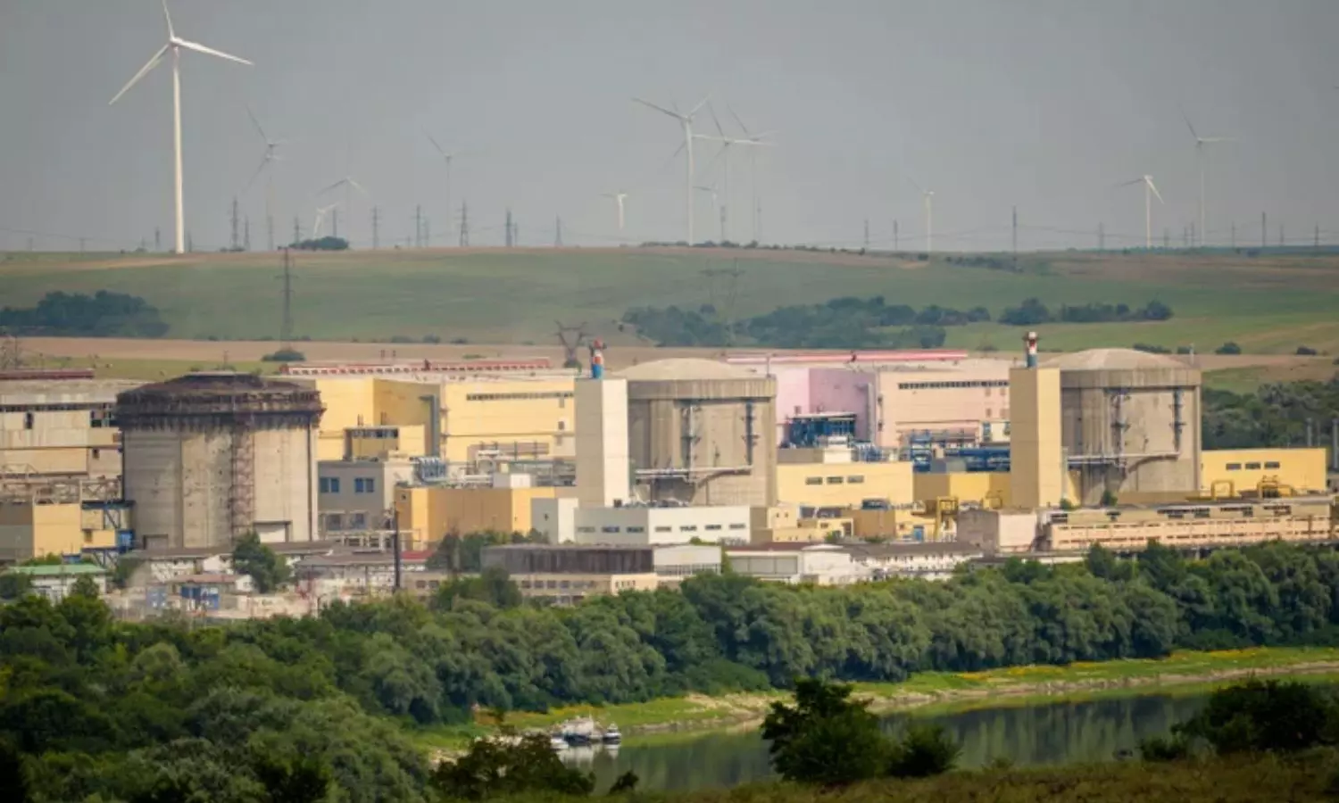 Romania Power Crisis: హీట్ ఎఫెక్ట్.... అణువిద్యుత్ కేంద్రానికి తాళం... విద్యుత్ సంక్షోభంలో రొమేనియా Romania Power Crisis: హీట్ ఎఫెక్ట్.... అణువిద్యుత్ కేంద్రానికి తాళం... విద్యుత్ సంక్షోభంలో రొమేనియా