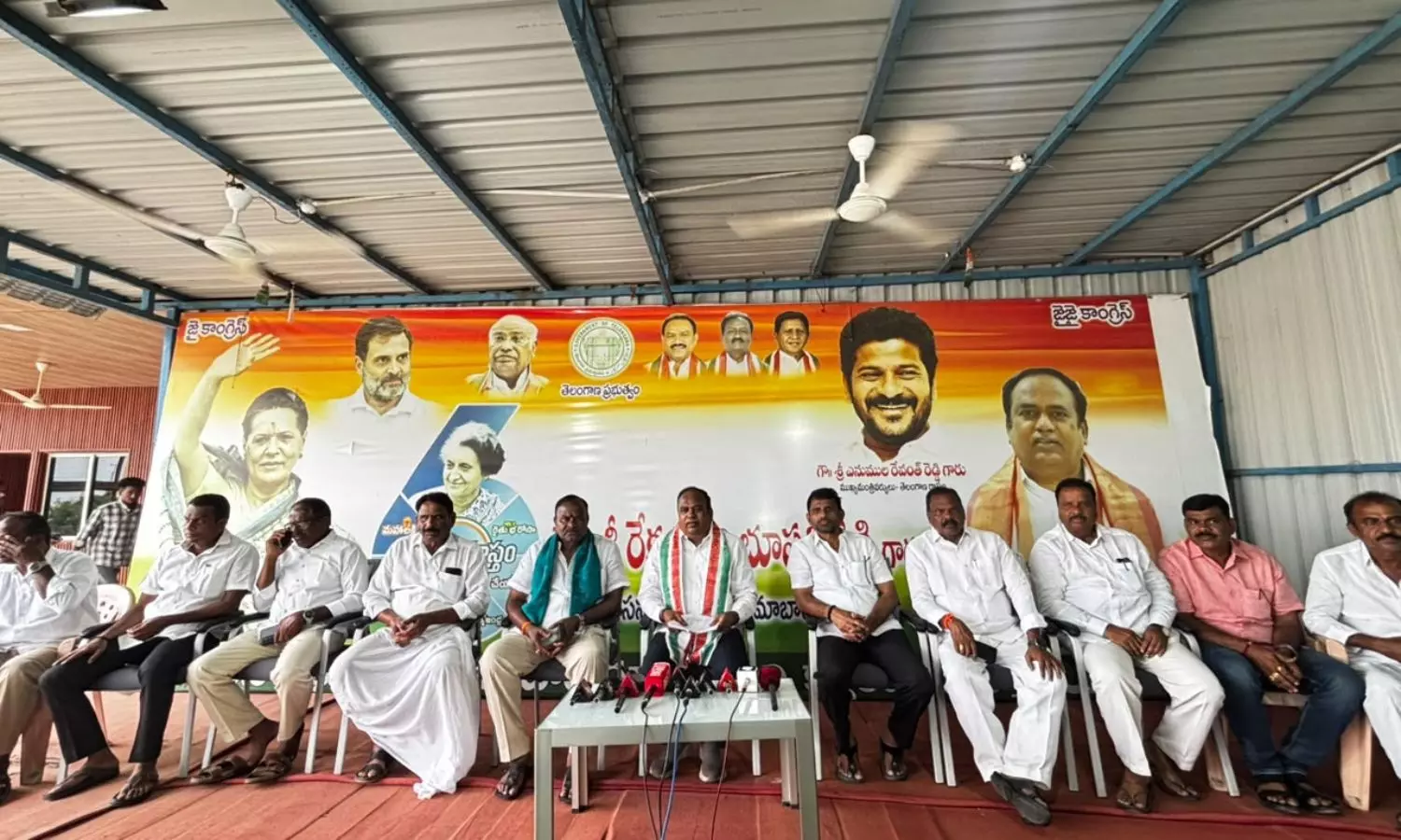 Nizamabad: 1.05 కోట్ల మందికి డిజిటల్ స్మార్ట్ రేషన్ కార్డులు ఎమ్మెల్యే! Nizamabad: 1.05 కోట్ల మందికి డిజిటల్ స్మార్ట్ రేషన్ కార్డులు ఎమ్మెల్యే!