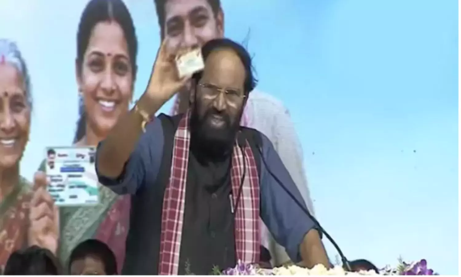 అర్హులందరికీ కొత్త రేషన్ కార్డులు.. సంగారెడ్డిలో స్మార్ట్ రేషన్ కార్డులు ప్రారంభించిన మంత్రి ఉత్తమ్ కుమార్ రెడ్డి!