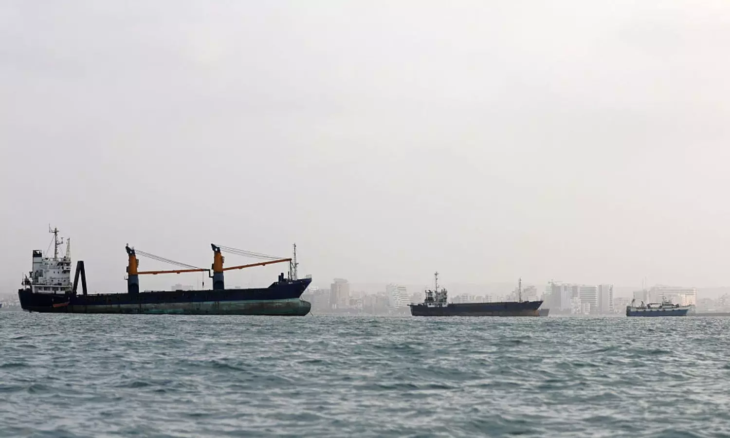 Hormuz Strait Shipping: హోర్ముజ్ జలసంధిలో పునఃర్వైభవం కనిపిస్తుందా? Hormuz Strait Shipping: హోర్ముజ్ జలసంధిలో పునఃర్వైభవం కనిపిస్తుందా?