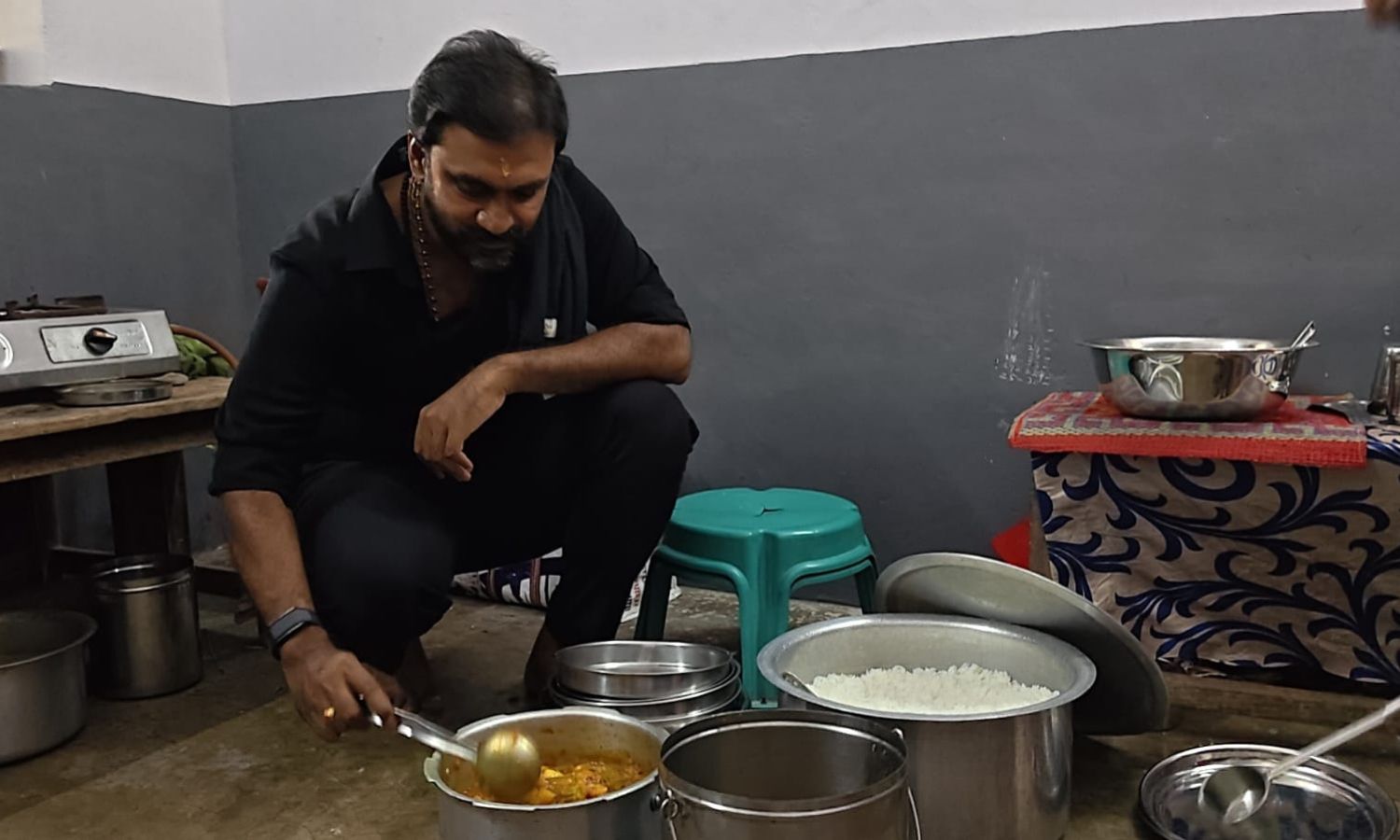 పాఠశాల అభివృద్ధి పనులను ప్రారంభించిన ఎమ్మెల్యే శ్రీనివాస్