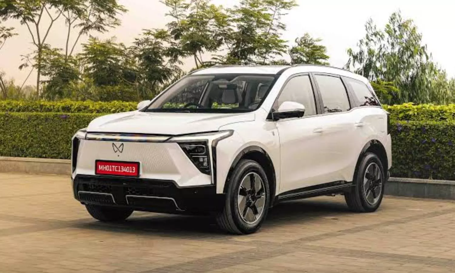 Mahindra XEV 9S Mahindra XEV 9S