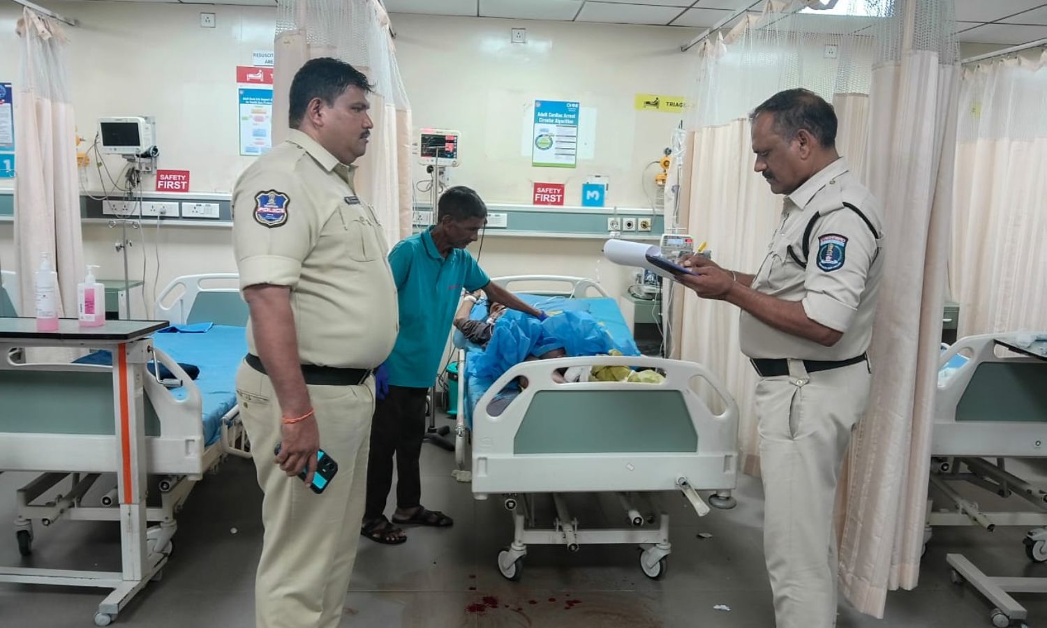 కూకట్ పల్లిలో ఘోరప్రమాదం టిప్పర్ లారీ ఢీకొనివ్యక్తి మృతి కూకట్ పల్లిలో ఘోరప్రమాదం టిప్పర్ లారీ ఢీకొనివ్యక్తి మృతి