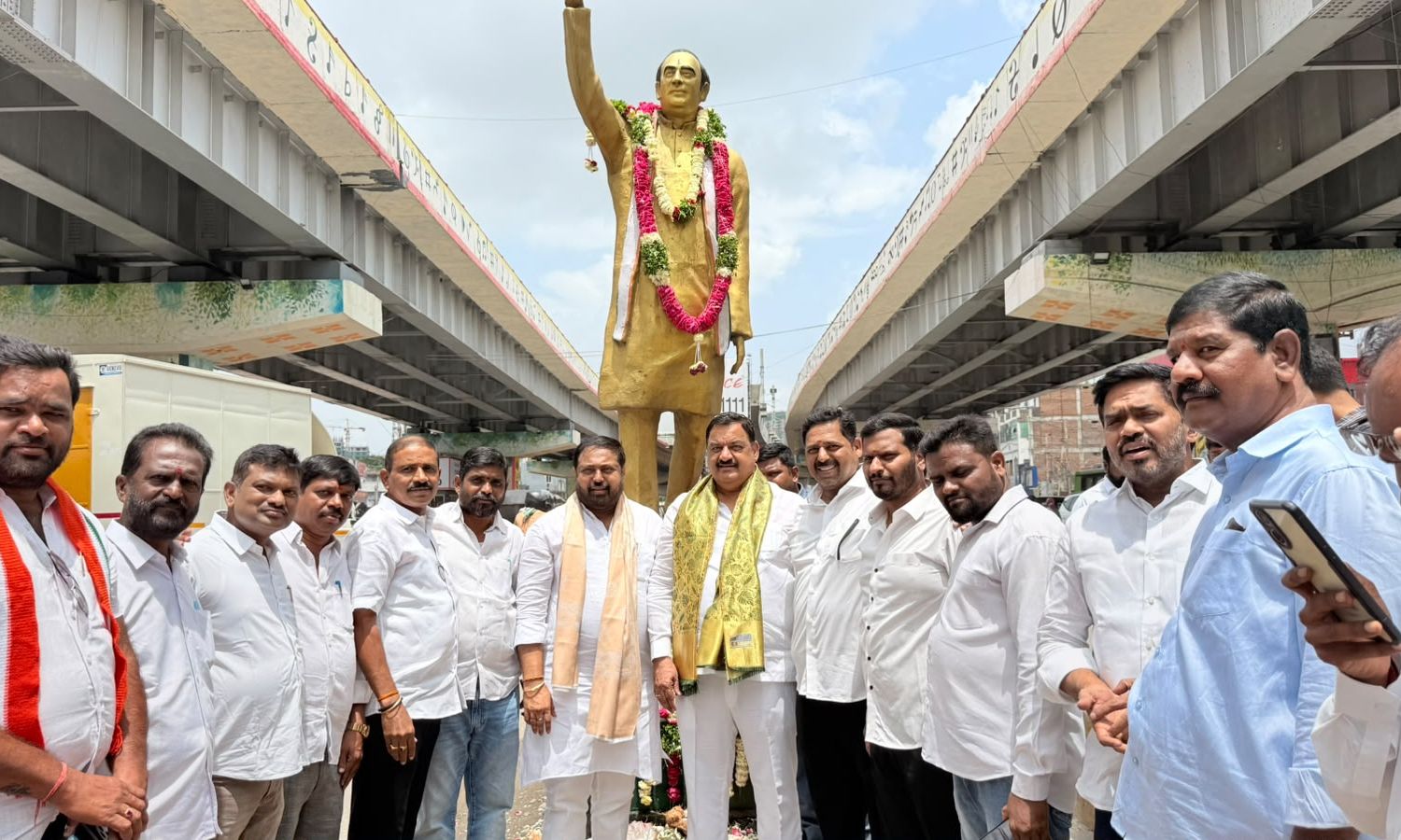 ఎల్బీనగర్ లో రాజీవ్ గాంధీ జయంతి వేడుకలు ఎల్బీనగర్ లో రాజీవ్ గాంధీ జయంతి వేడుకలు