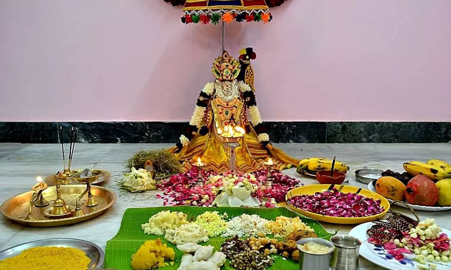 Varalakshmi Vratam: వరలక్ష్మీ వ్రతాన్ని ఏ రాశివారు ఎలా జరుపుకోవాలంటే Varalakshmi Vratam: వరలక్ష్మీ వ్రతాన్ని ఏ రాశివారు ఎలా జరుపుకోవాలంటే