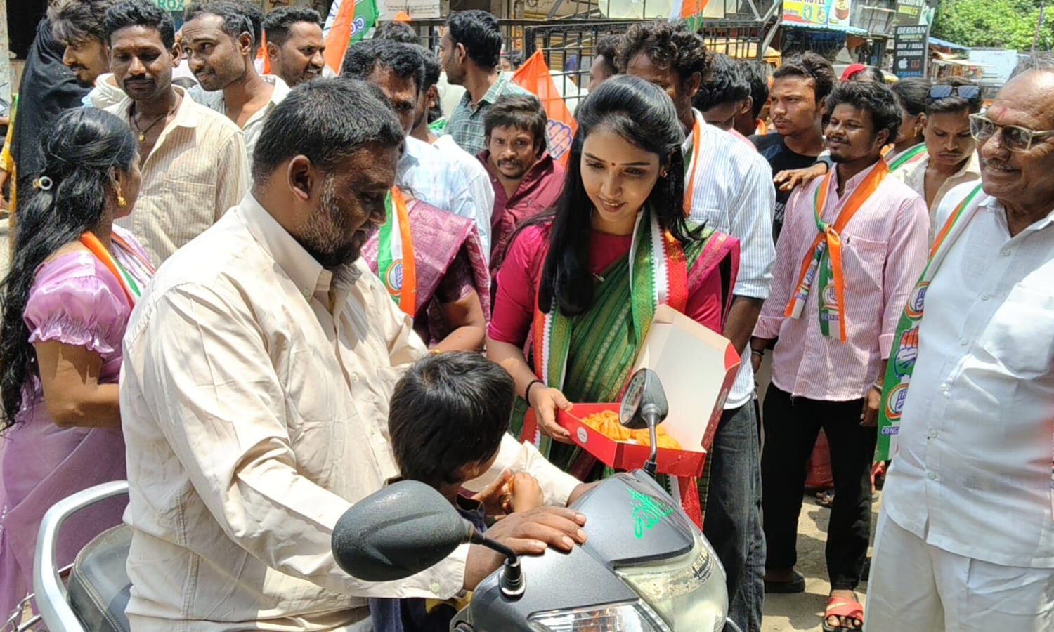 ఘనంగా మాజీ ప్రధాని రాజీవ్ గాంధీ జయంతి వేడుకలు