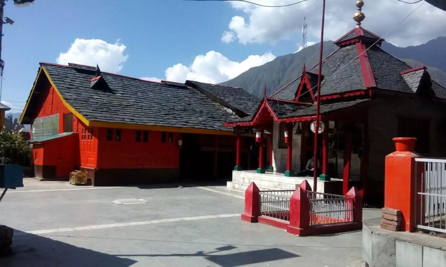 Chaurasi Temple: యముడు ఇక్కడి నుంచే శిక్షలు విధిస్తారట... ఈ చిత్రగుప్త ఆలయమే సాక్ష్యం Chaurasi Temple: యముడు ఇక్కడి నుంచే శిక్షలు విధిస్తారట... ఈ చిత్రగుప్త ఆలయమే సాక్ష్యం
