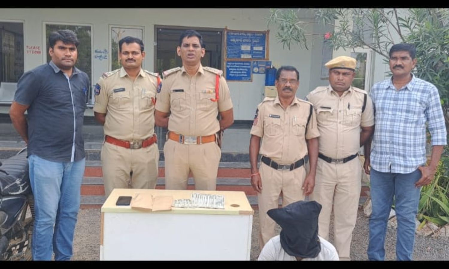పెద్దాపూర్‌లో దొంగతనం, ఇంటికి నిప్పు పెట్టిన నిందితుడు అరెస్ట్