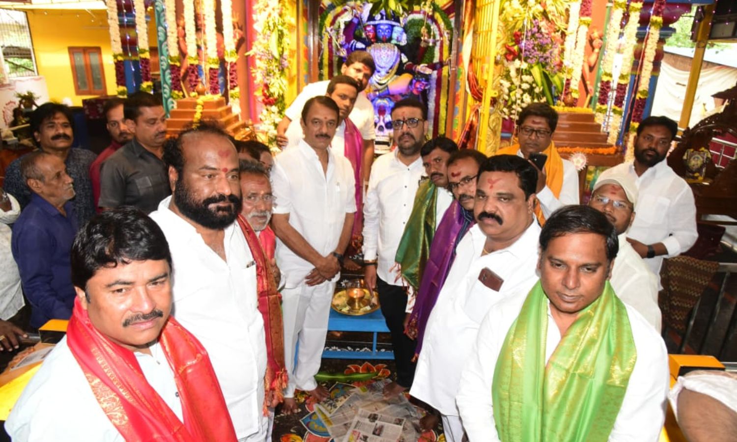 బోనాల సందడిలో ఎల్బీనగర్ ఎమ్మెల్యే ప్రత్యేక పూజలు