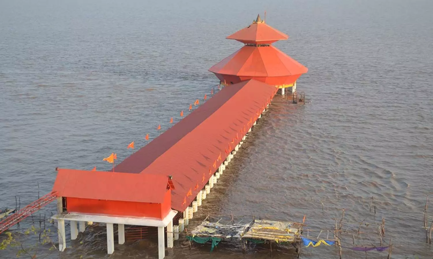 Stambheshwar Mahadev Temple: మహాశివుడిని మాయం చేస్తున్న సముద్రం...రోజుకు రెండుసార్లు అదృశ్యం
