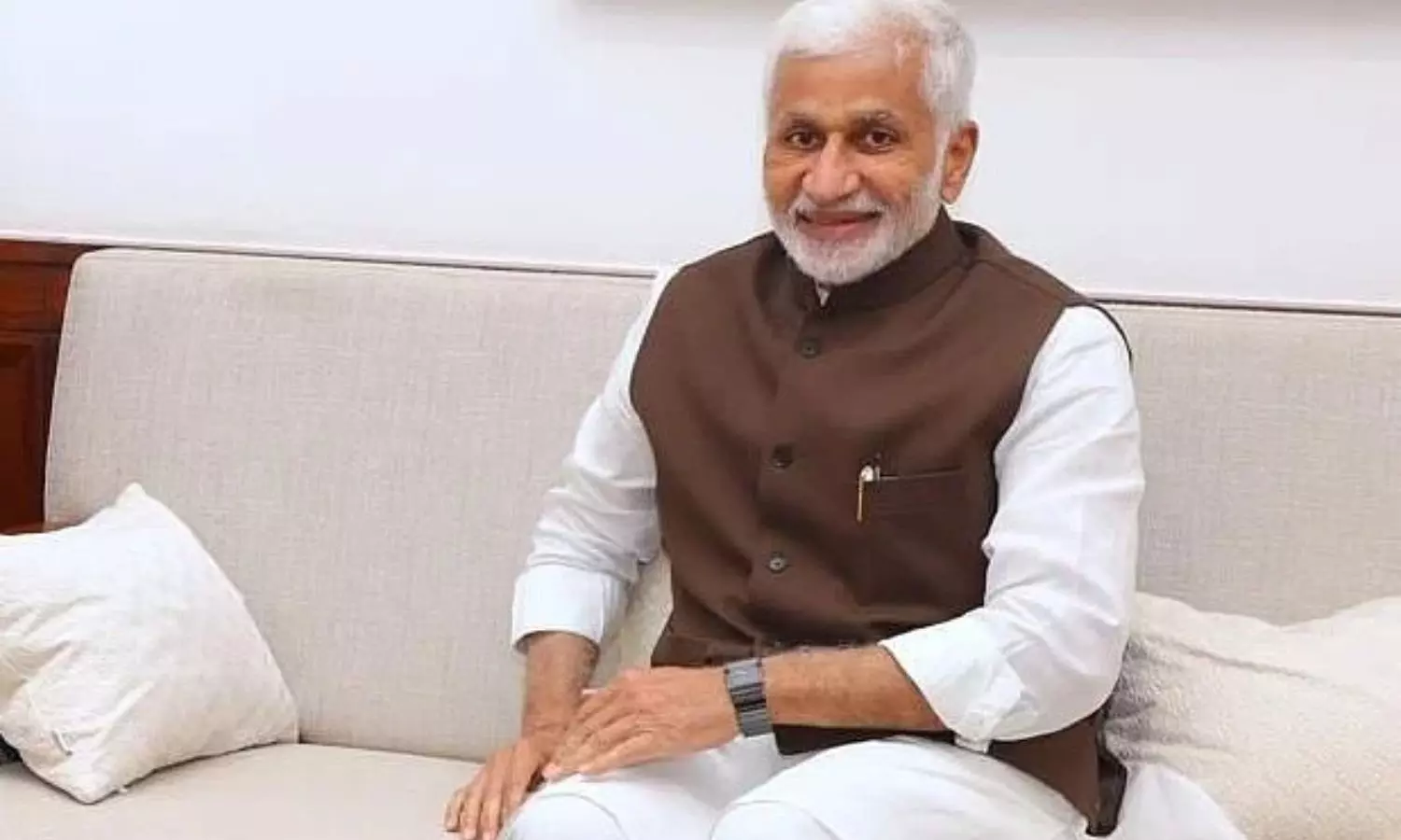Vijayasai Reddy: విజయసాయి రెడ్డి పొలిటీషియన్ మాత్రమే కాదు...మంచి ఫ్యామిలీ మ్యాన్ కూడా Vijayasai Reddy: విజయసాయి రెడ్డి పొలిటీషియన్ మాత్రమే కాదు...మంచి ఫ్యామిలీ మ్యాన్ కూడా