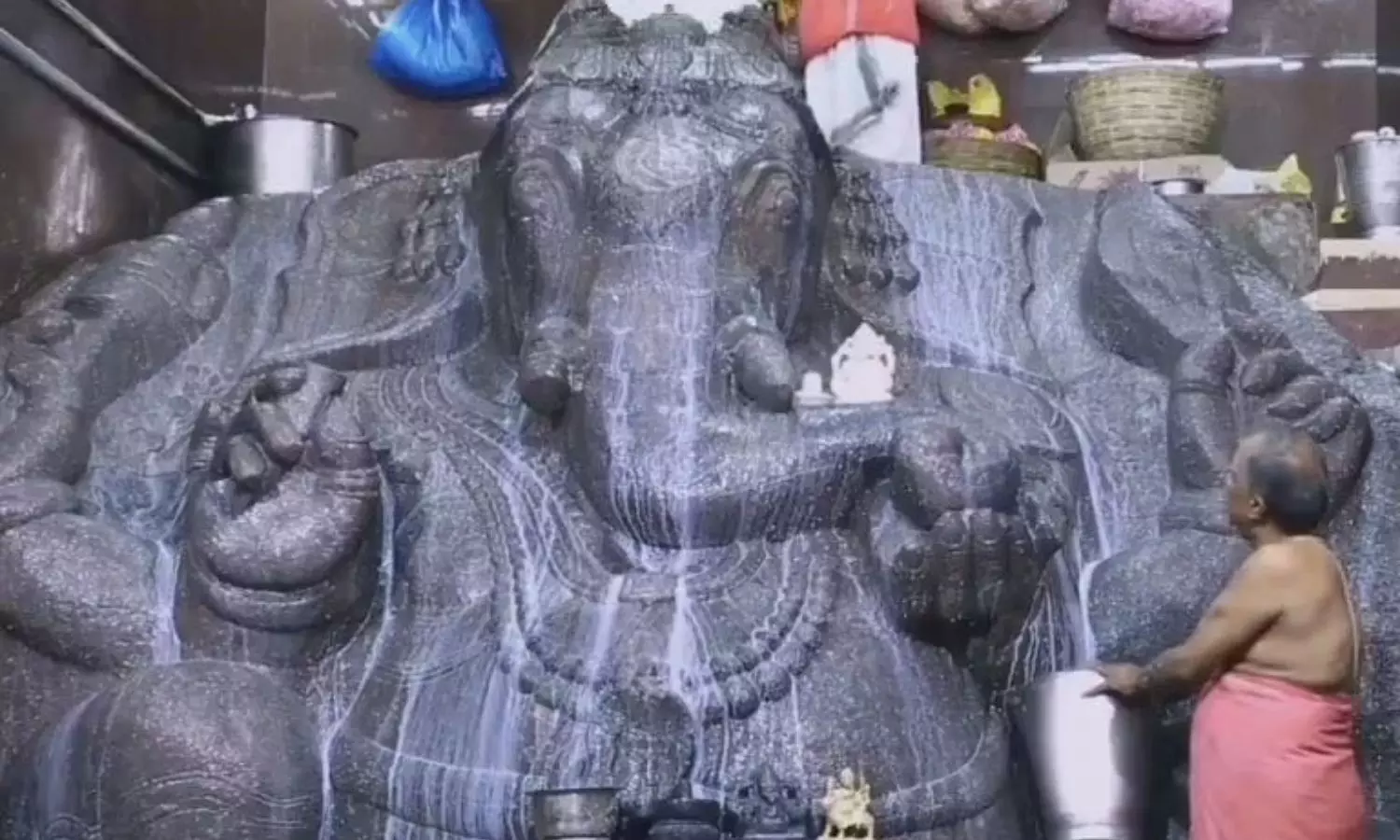 Dodda Ganapathi Temple: కోరికలు నెరవేరుస్తూ...ఈ గణపతి ఇలా పెరుగుతూనే ఉన్నాడు...ఎక్కడో తెలుసా? Dodda Ganapathi Temple: కోరికలు నెరవేరుస్తూ...ఈ గణపతి ఇలా పెరుగుతూనే ఉన్నాడు...ఎక్కడో తెలుసా?