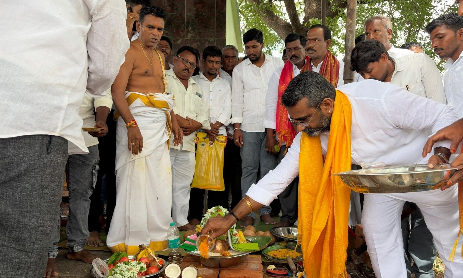 Pathikonda: శ్రీ నాగమ్మ అవ్వ ఆలయ నిర్మాణానికి భూమి