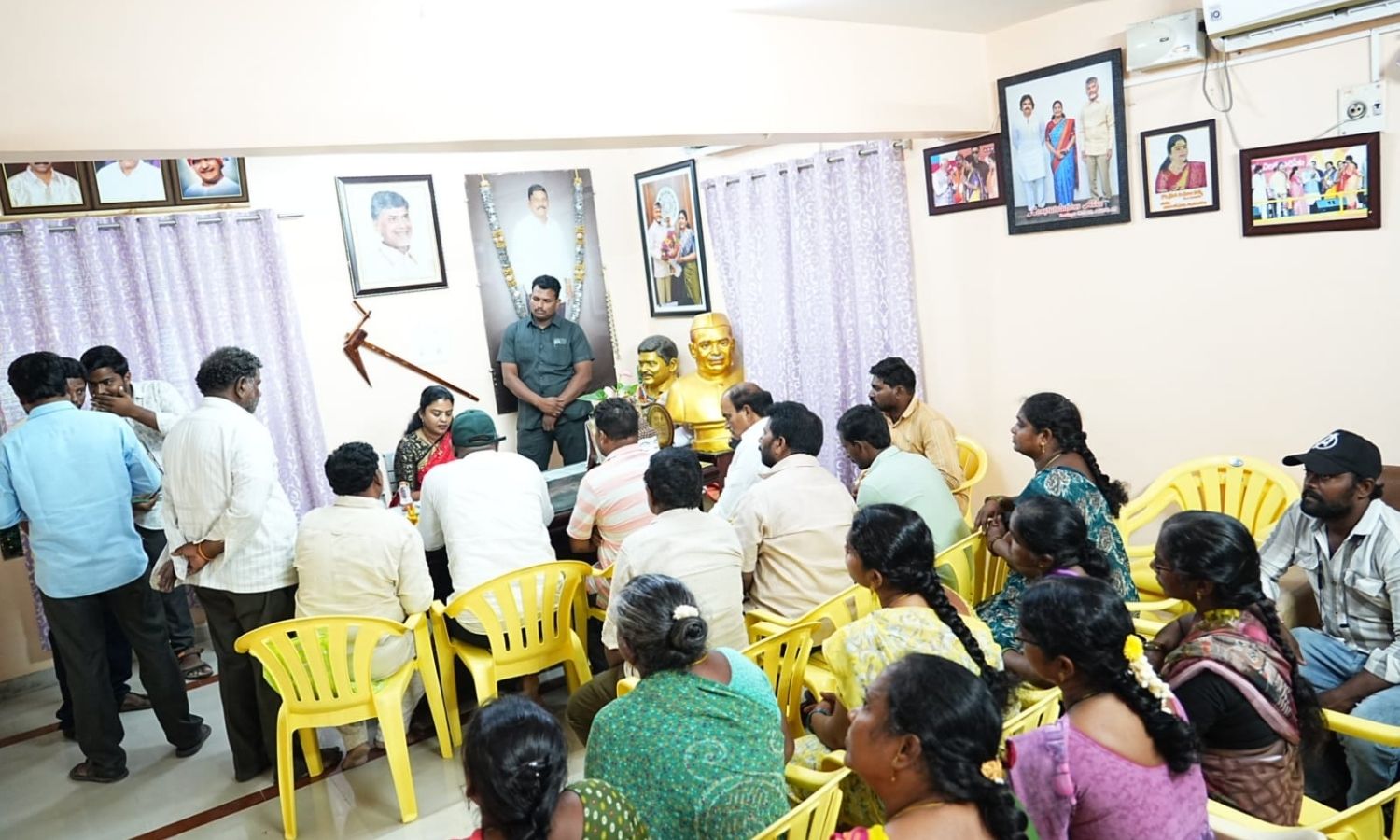 Nandigama: నందిగామలో ప్రజా దర్బార్ నిర్వహించిన ఎమ్