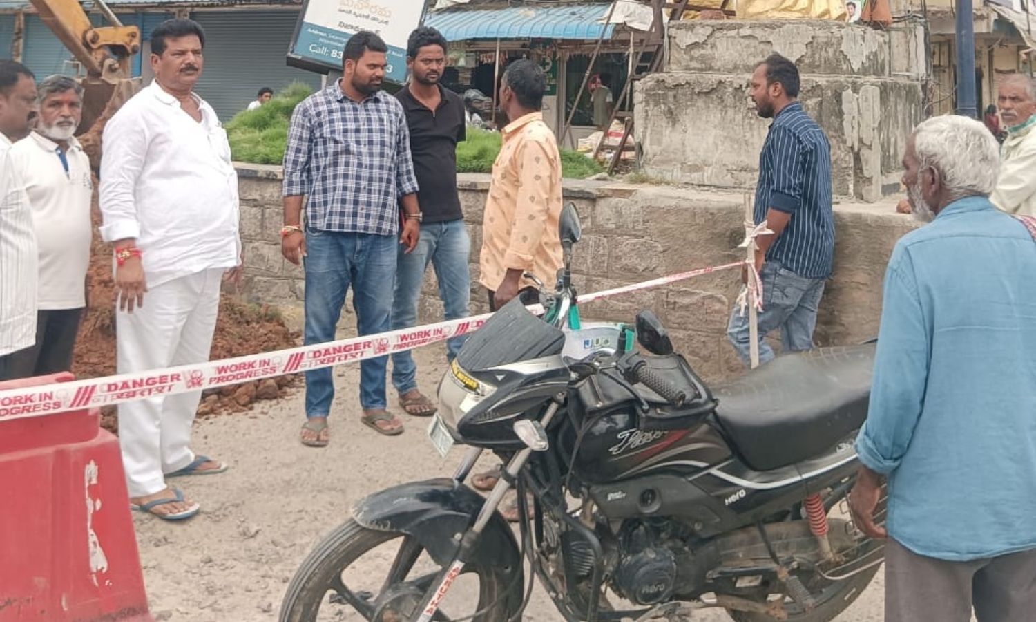 Banswada: బాన్సువాడ తాడ్కోల్ చౌరస్తాలో రోడ్డు విస్
