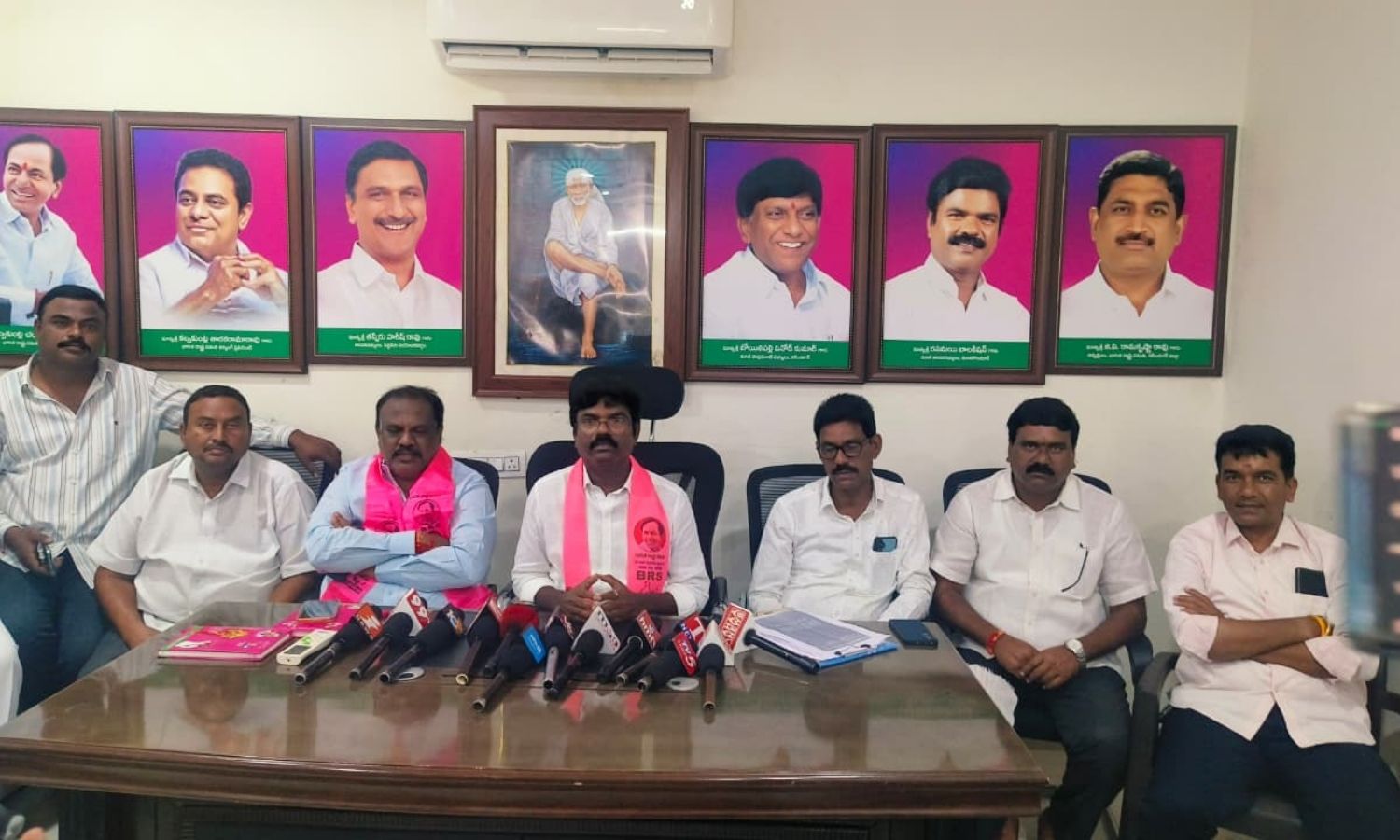 Karimnagar: మానకొండూర్‌లో ఎమ్మెల్యే కవ్వంపల్లి అరా