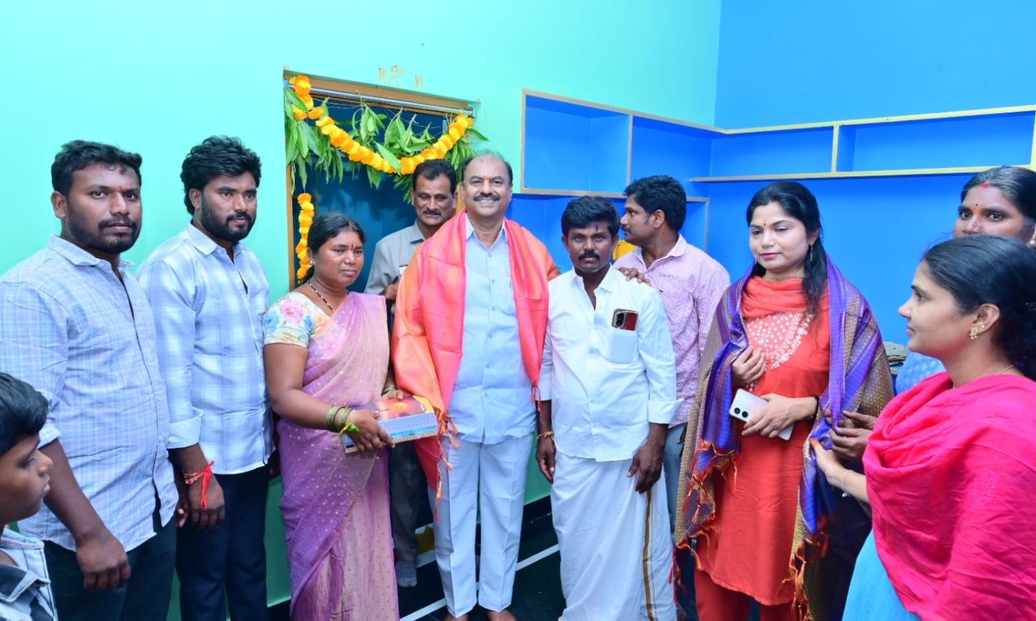 Gadwal: గద్వాల బసల్ చెరువులో ఇందిరమ్మ ఇంటి గృహప్రవ