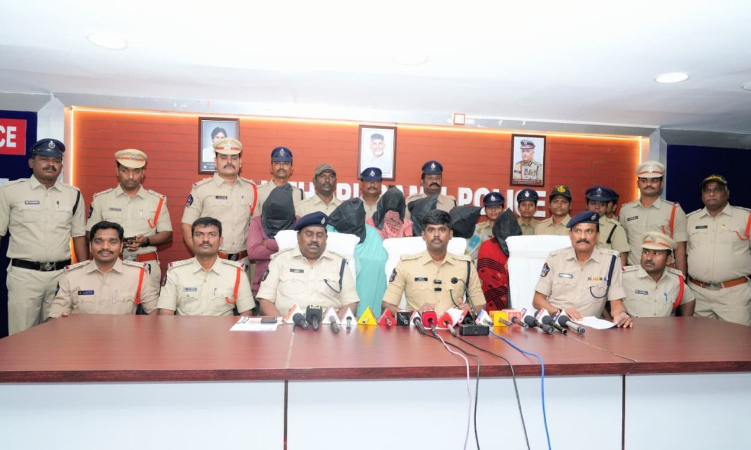 Anantapur: 13 దొంగతనం కేసులను ఛేదించిన అనంతపురం పో