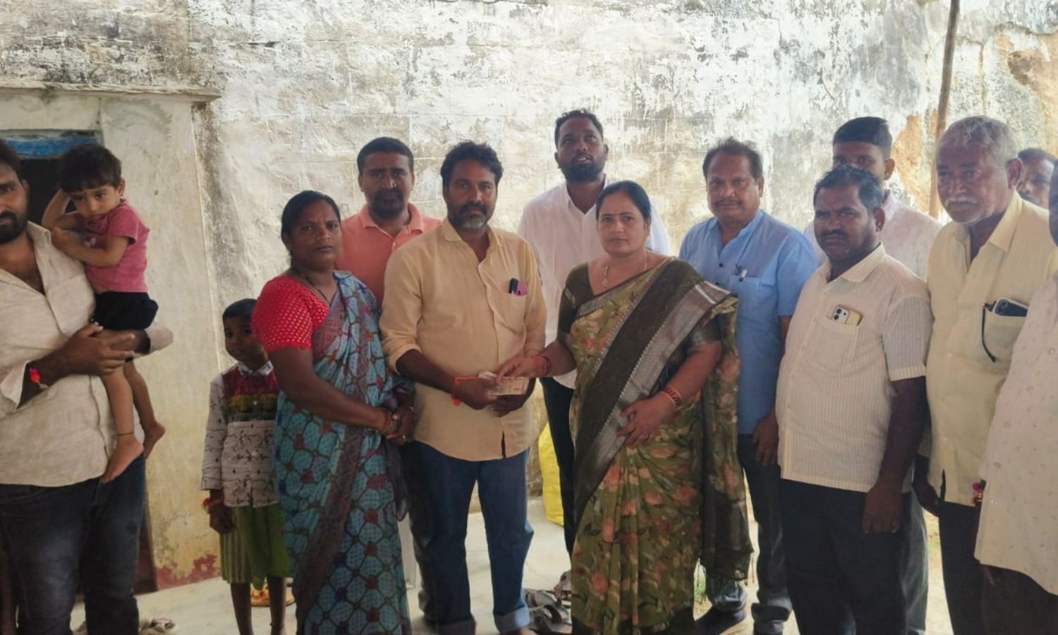 Veldanda: బీఆర్ఎస్ నేతల కుటుంబాలను పరామర్శించిన డా