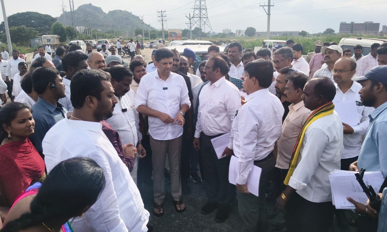 Guntur: ఇన్నర్ రింగ్ రోడ్ మూడో విడత పనులను పరిశీలి
