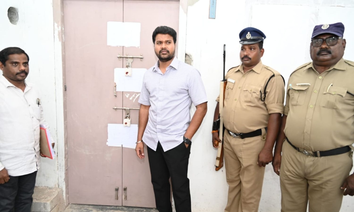 Amalapuram: ముమ్మిడివరం ఎయిమ్స్ కాలేజీలో ఈవీఎం భద్