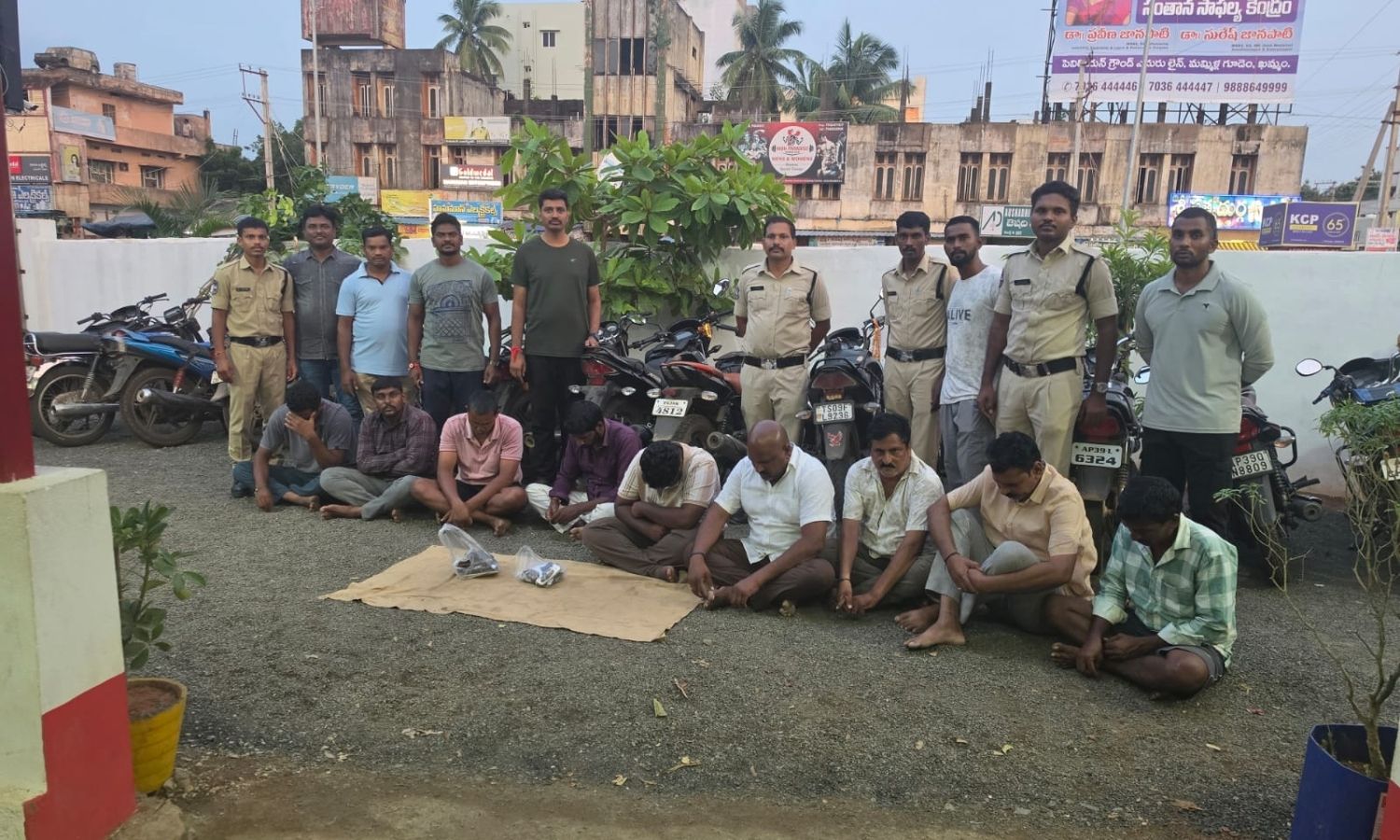 Kothagudem: అశ్వారావుపేటలో పేకాట స్థావరంపై టాస్క్ 