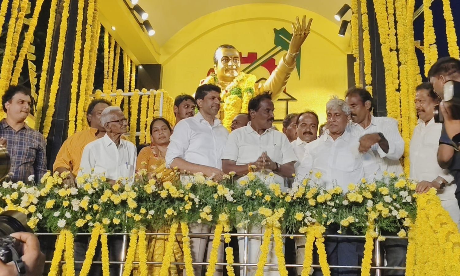 Guntur: ఎన్టీఆర్ విగ్రహావిష్కరణ పాల్గొన్న కేంద్రమం