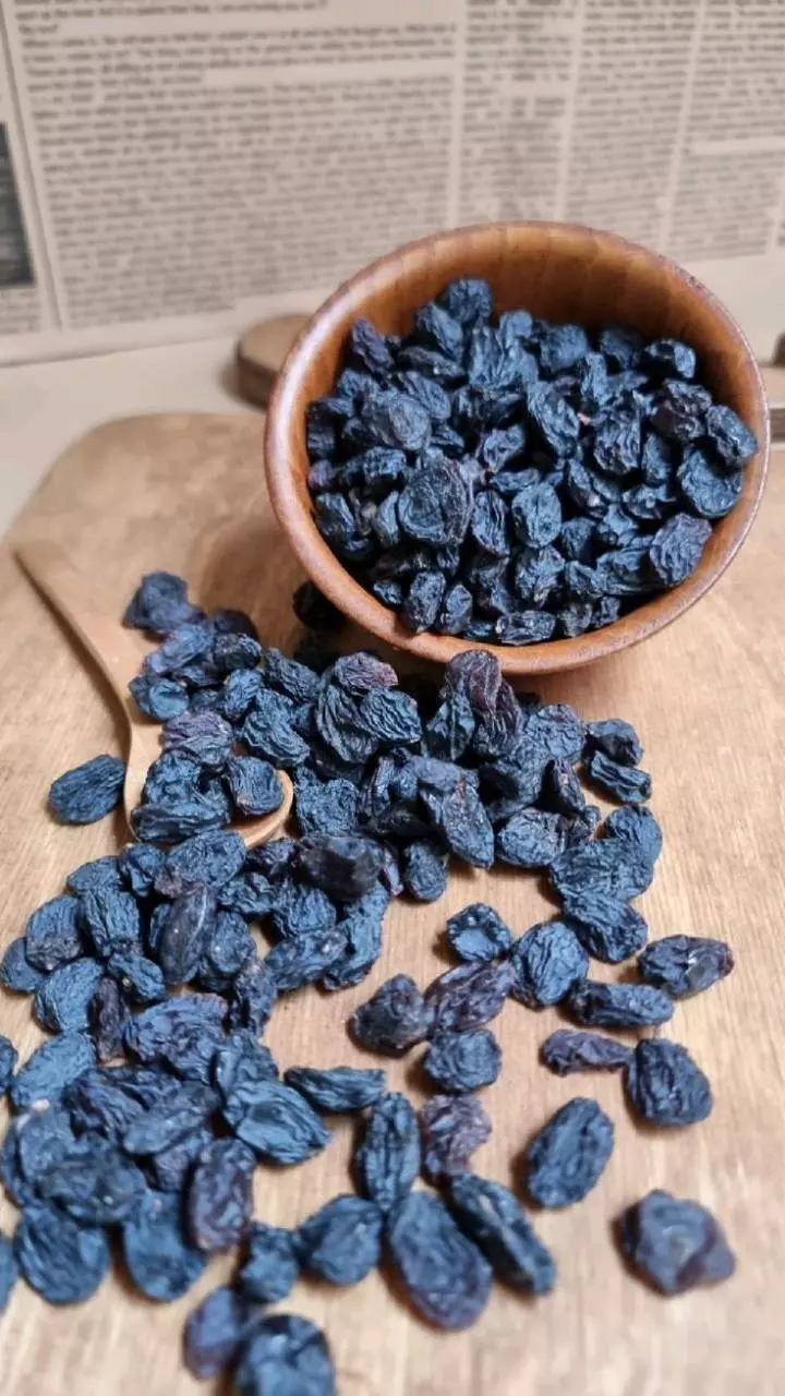Black Raisins: ఉదయాన్నే నానబెట్టిన నల్ల కిస్మిస్ తింటున్నారా? Black Raisins: ఉదయాన్నే నానబెట్టిన నల్ల కిస్మిస్ తింటున్నారా?