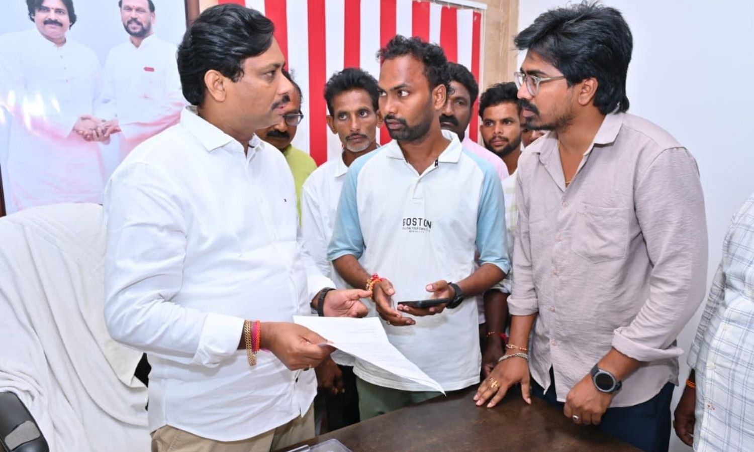 Anakapalli: అనకాపల్లి జనసేన కార్యాలయంలో వినతుల స్వ