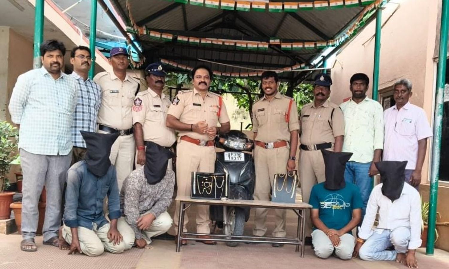 Kurnool: కర్నూలులో ఇంటి దొంగతనం కేసు ఛేదన నలుగురు 