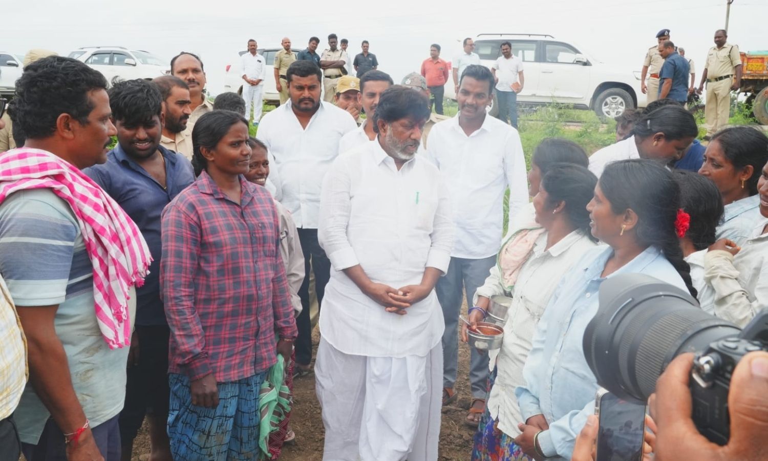 Khammam: శ్రమజీవుల చెంతకు ఉప ముఖ్యమంత్రి భట్టి విక