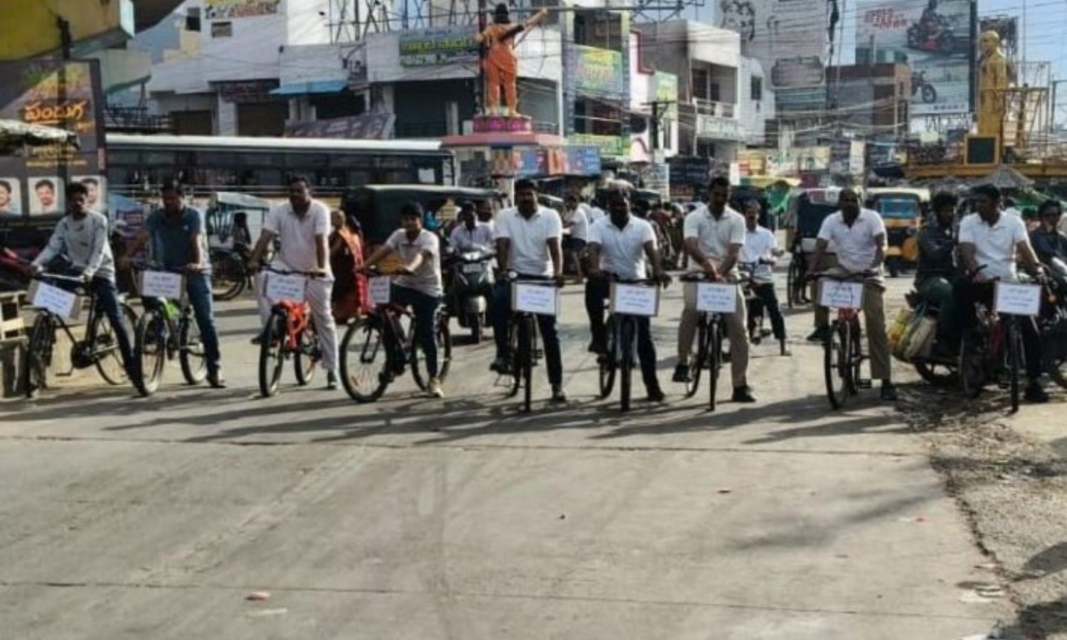 Tuni: మాదకద్రవ్యాల నిర్మూలనకు పోలీసుల వినూత్న ప్రచ