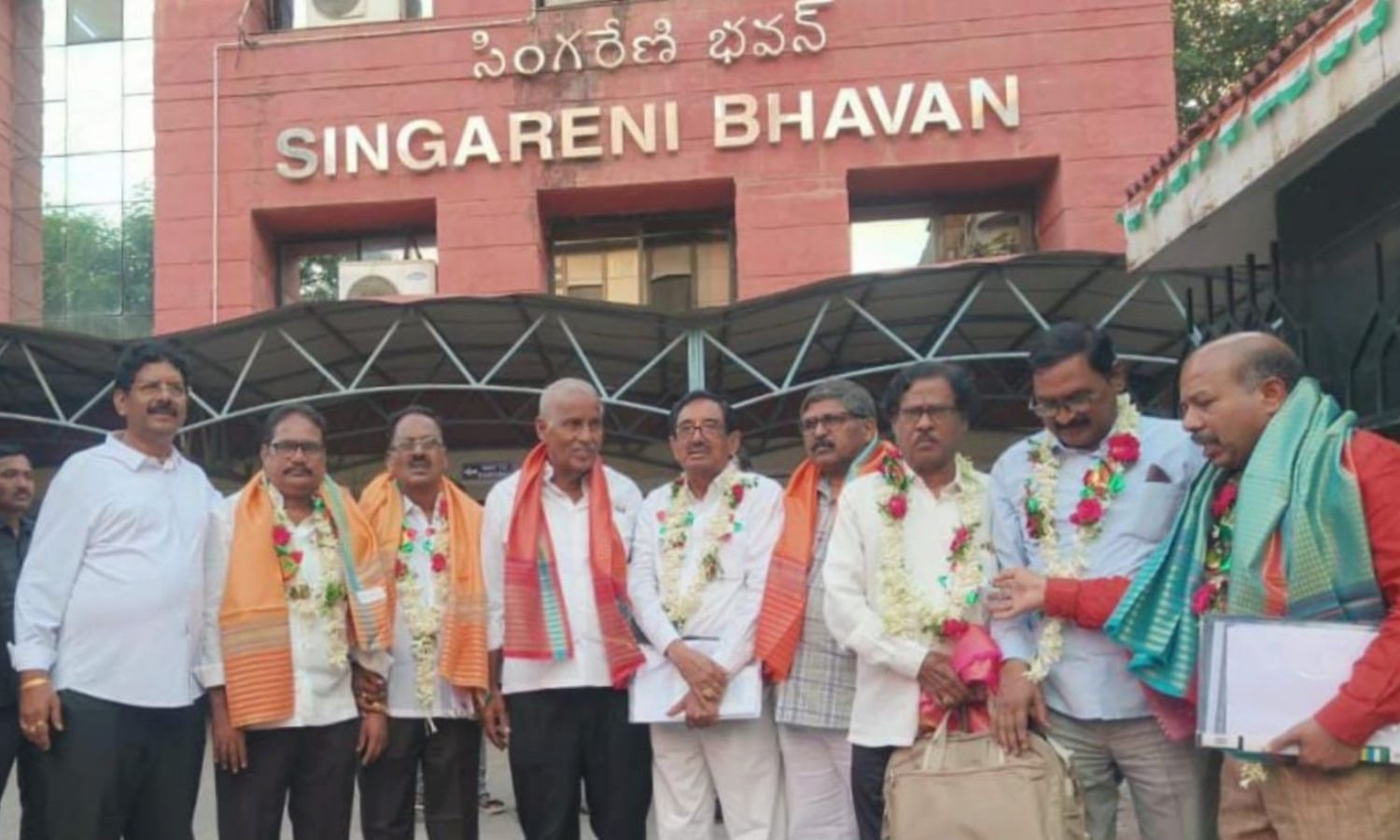 Kothagudem: సింగరేణి ఎన్నికల వేళ కార్మిక సంఘాల మధ్
