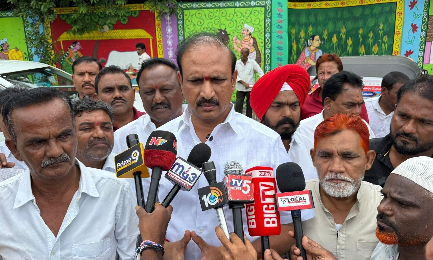 Karimnagar: విద్యార్థులపై బీజేపీ మొసలి కన్నీరు కార