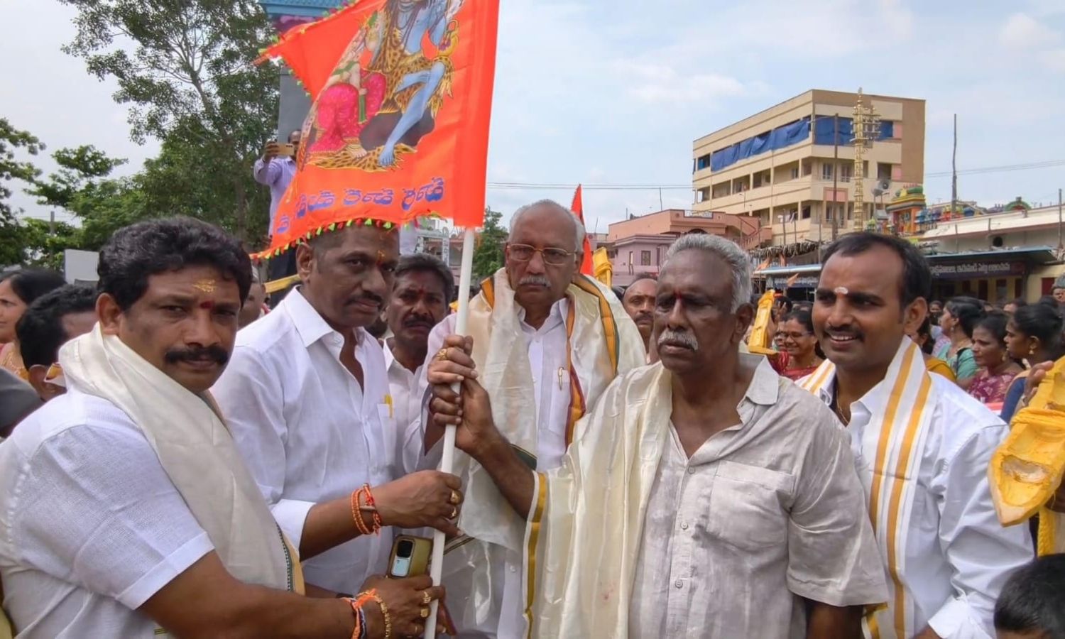 Bhimavaram: సోమేశ్వర స్వామి ఆలయంలో అమ్మవార్లకు 5,0