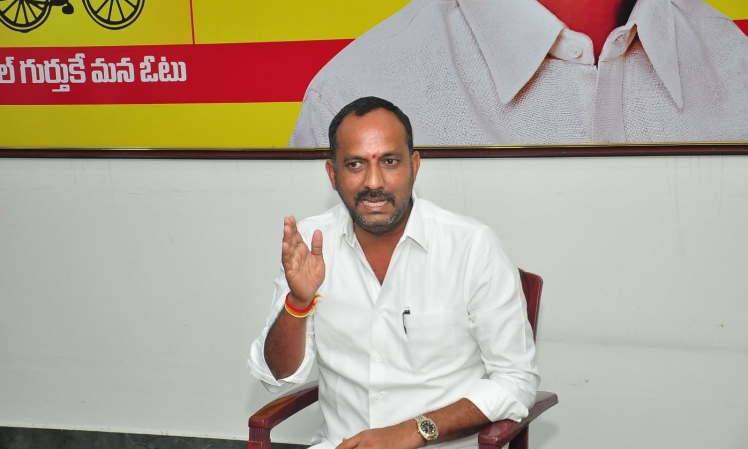 Nellore: కార్యకర్తలను గాలికి వదిలేసి పరారీలో ఉన్న 