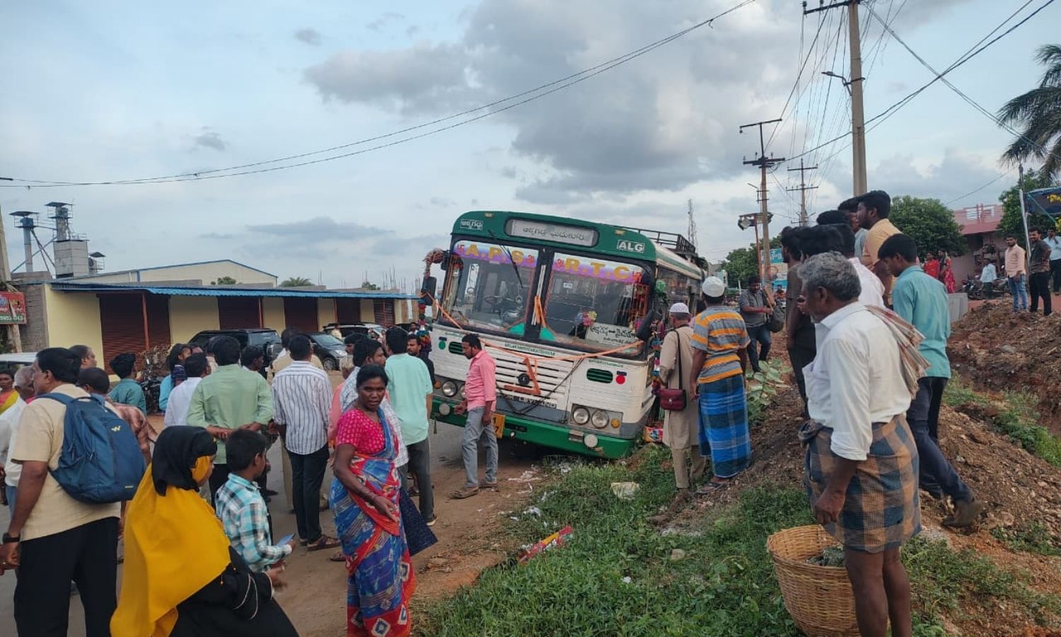 Mydukuru: ఆర్టీసీ బస్సుకు తప్పిన ప్రమాదం డ్రైవర్ స
