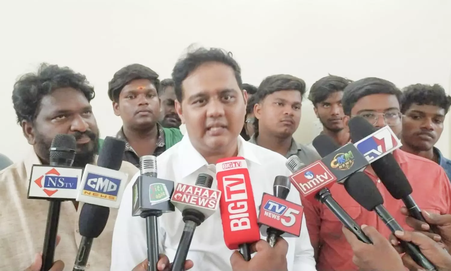 స్థానిక సంస్థల ఎన్నికల్లో కూటమి ఘనవిజయం సాధించడం ఖాయం: తెలుగు యువత రాష్ట్ర అధికార ప్రతినిధి వరుణ్కుమార్ స్థానిక సంస్థల ఎన్నికల్లో కూటమి ఘనవిజయం సాధించడం ఖాయం: తెలుగు యువత రాష్ట్ర అధికార ప్రతినిధి వరుణ్కుమార్