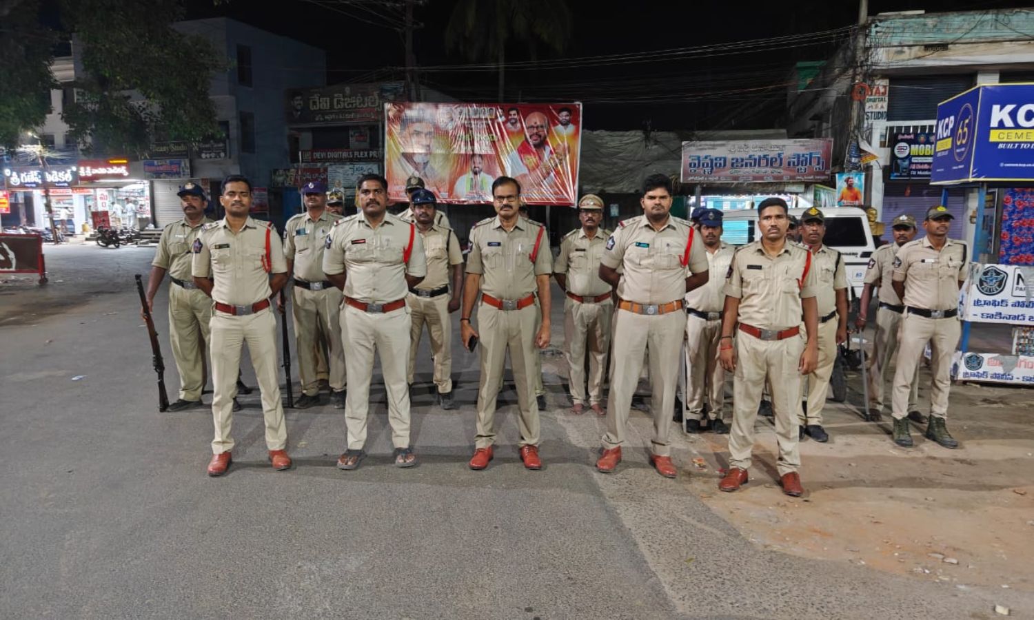 పిఠాపురంలో రాత్రివేళ పోలీసుల నాకాబంది: 11 డ్రంక్ అండ్ డ్రైవ్ కేసులు