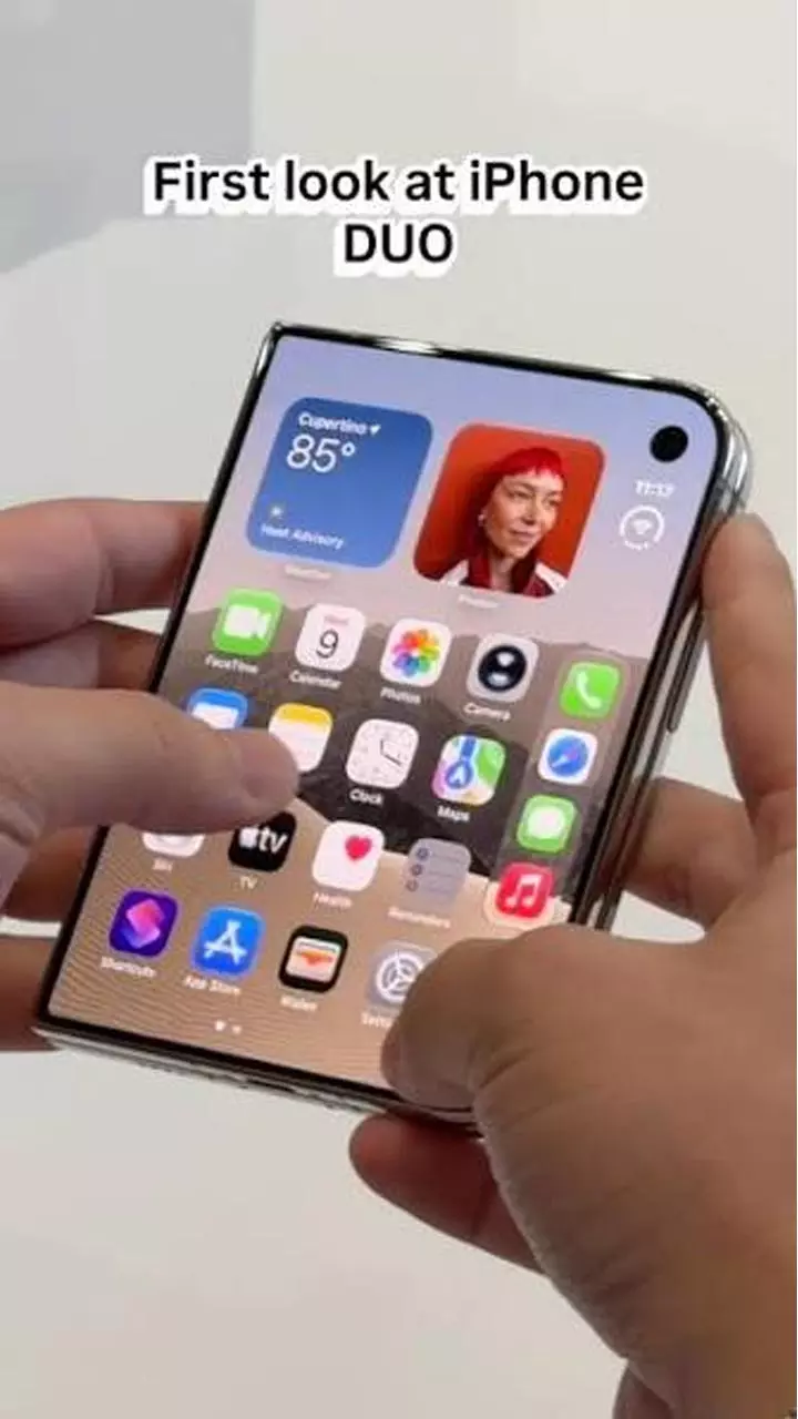 Apple iPhone Duo : యాపిల్ తొలి ఫోల్డబుల్ ఫోన్ వచ్చేసింది.. మాములుగా లేదుగా..