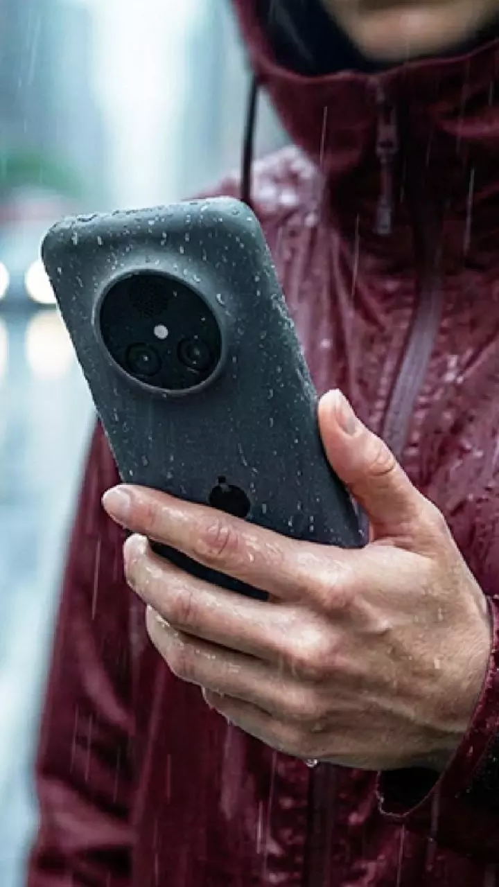 Smartphone Care: వర్షంలో మొబైల్ తడిసిందా? పొరపాటున కూడా ఈ పని చేయకండి