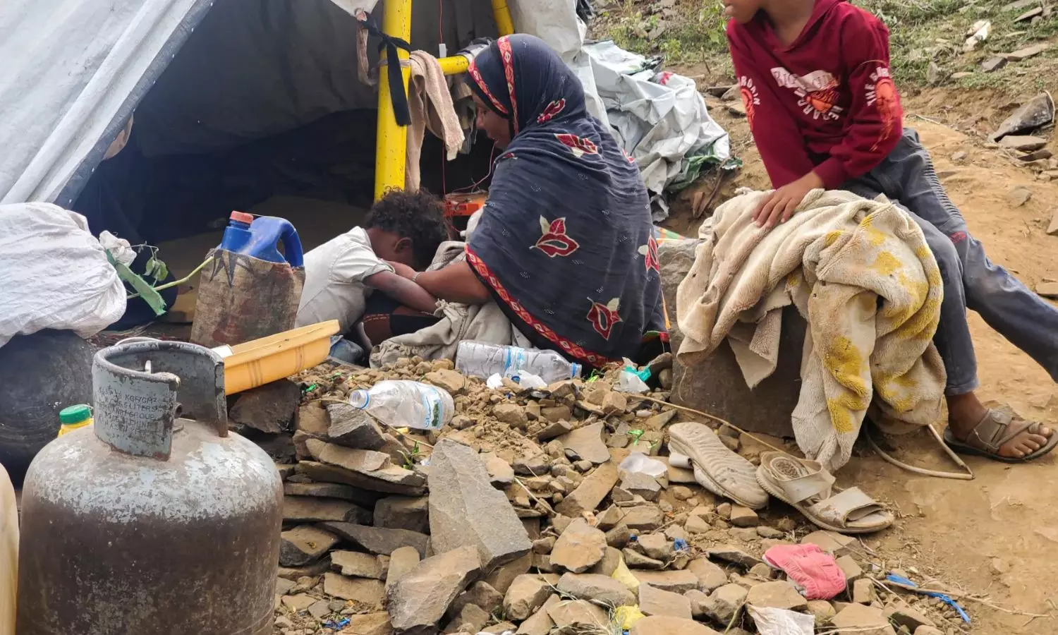 Yemen Conflict: యెమెన్లో పెరుగుతున్న యుద్ధభయం... వలసలపై యూఎన్ ఆందోళన Yemen Conflict: యెమెన్లో పెరుగుతున్న యుద్ధభయం... వలసలపై యూఎన్ ఆందోళన