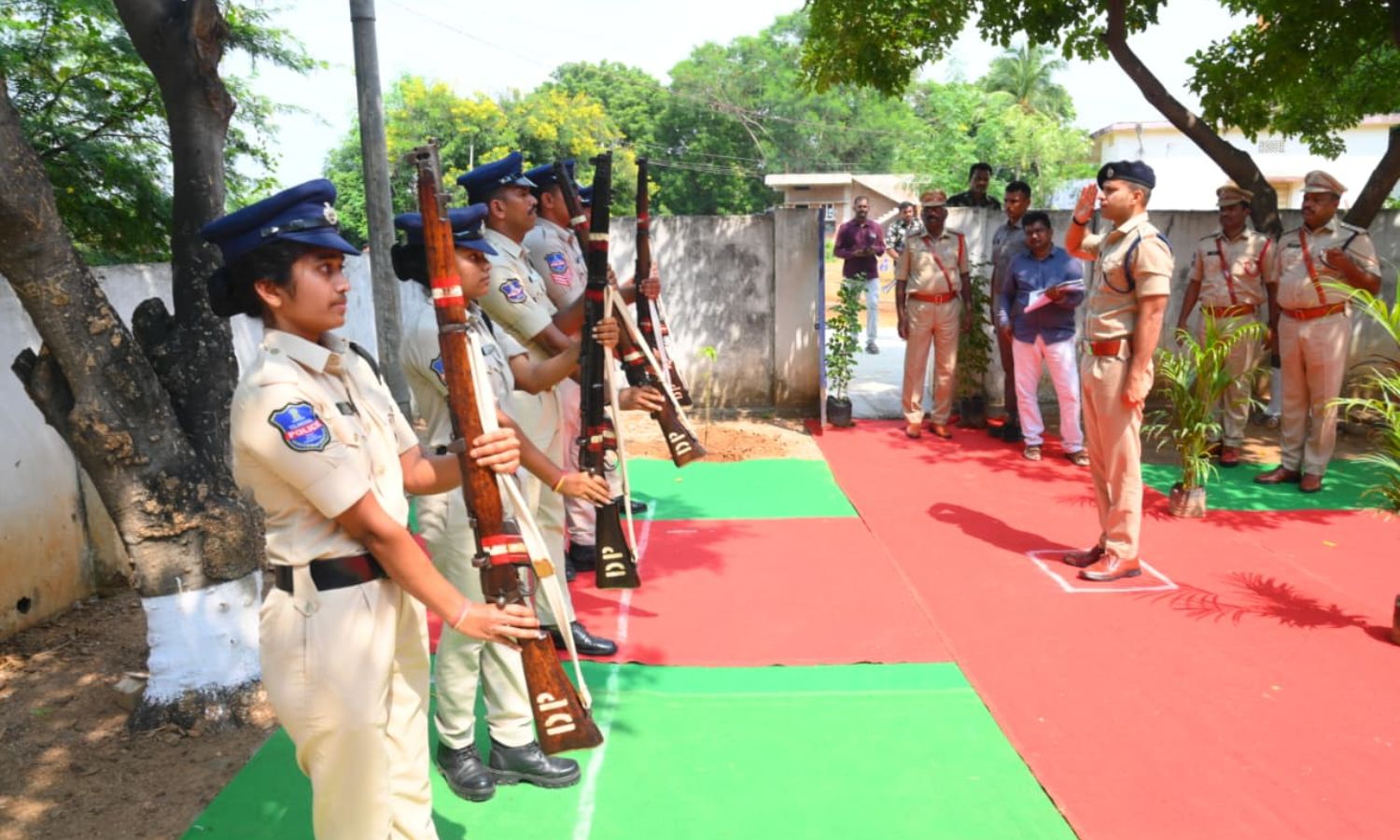 Nalgonda: చండూర్ పోలీస్ స్టేషన్‌లో ఎస్పీ శరత్ చంద్