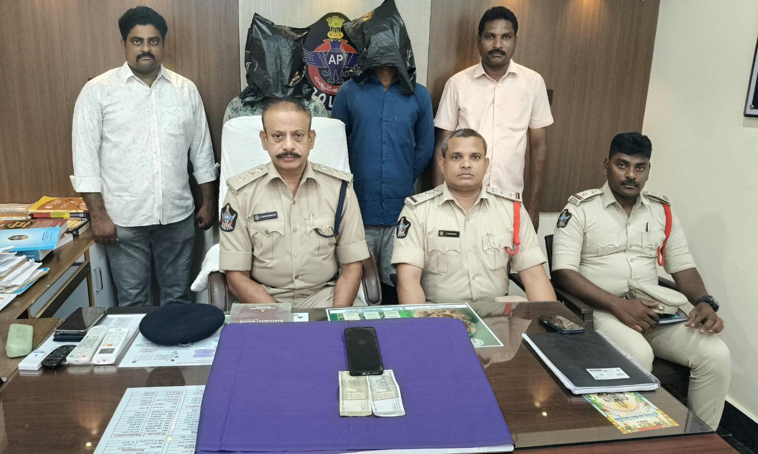 Guntur: గుంటూరు నల్లపాడు పోలీసుల అదుపులో ఇద్దరు ని
