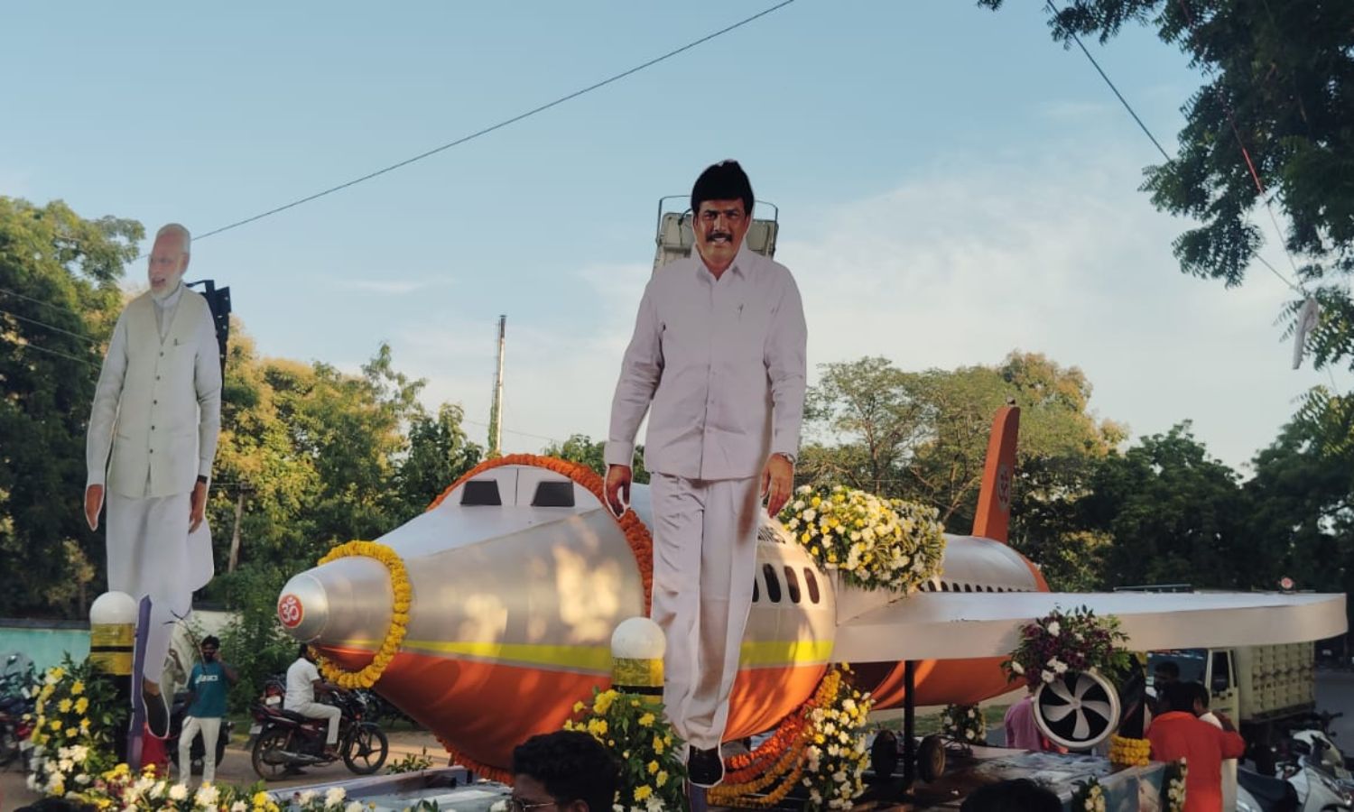 Adilabad: ఆదిలాబాద్‌లో విమానం నమూనాపై వినాయకుడి ఊర