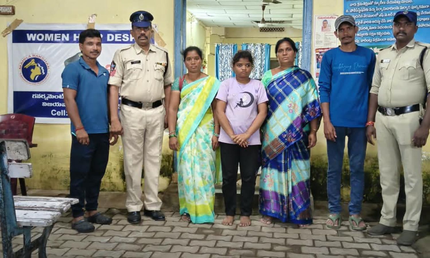 Vizianagaram: రైలులో వెళ్లిన బాలిక సురక్షితం - తల్