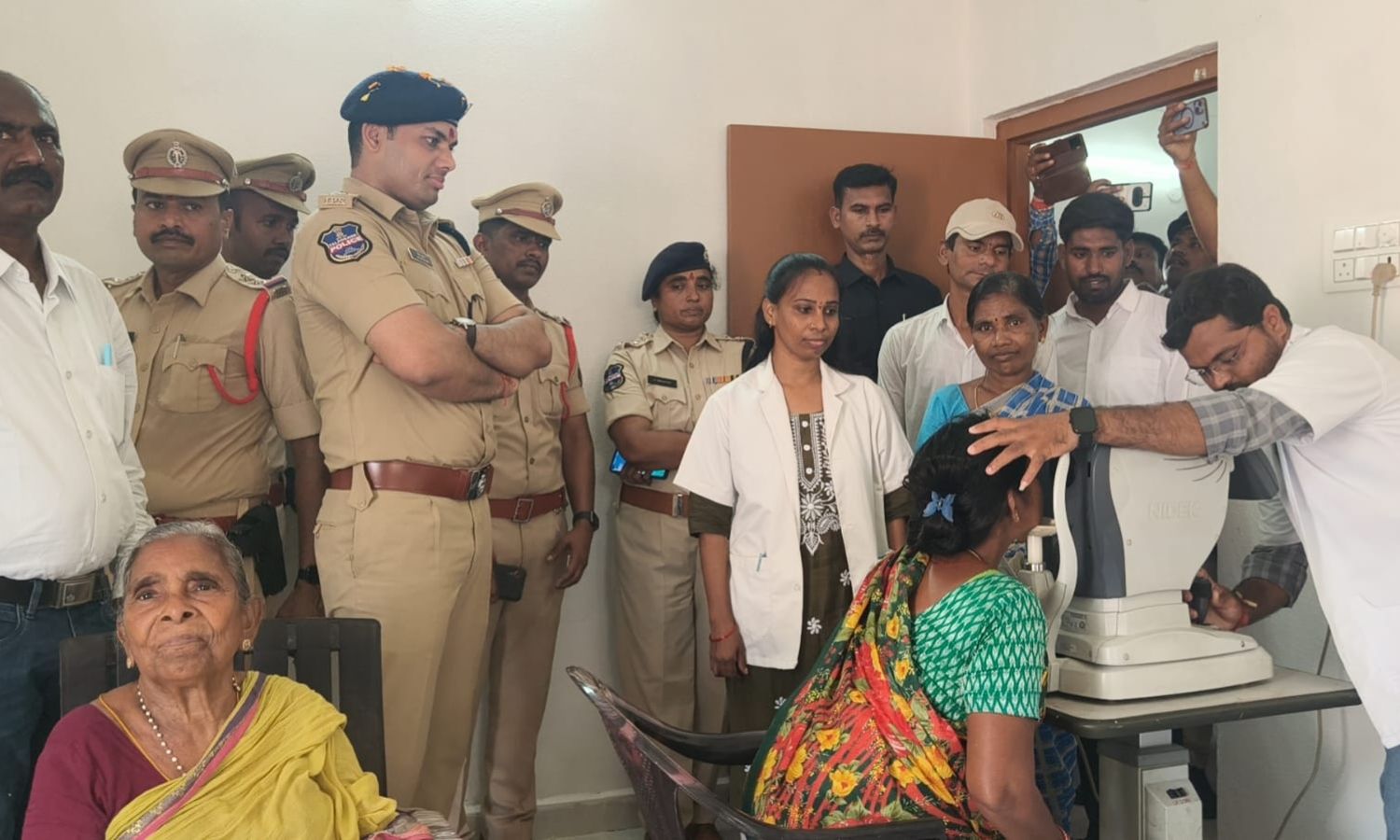 Karimnagar: వైద్య శిబిరాన్ని ప్రారంభించిన కరీంనగర్